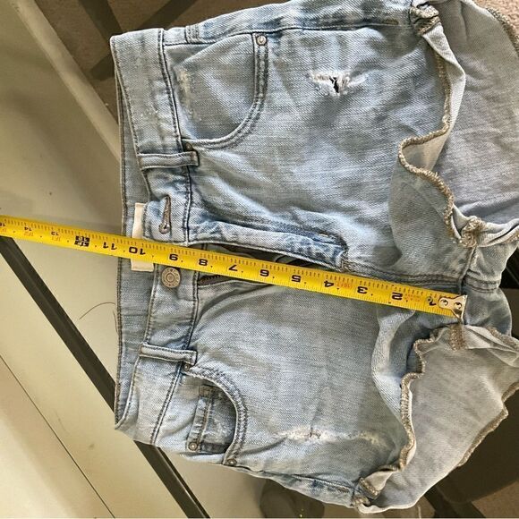 Garage Lightwash Distressed Cut Off Shorts - Size 0 - Picture 3 of 8